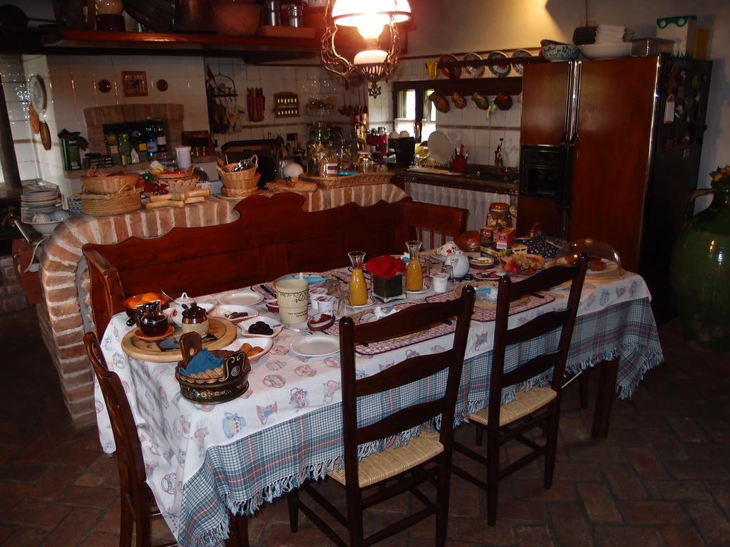 Strassoldo B&B Casa Medievale Del Mugnaio الغرفة الصورة