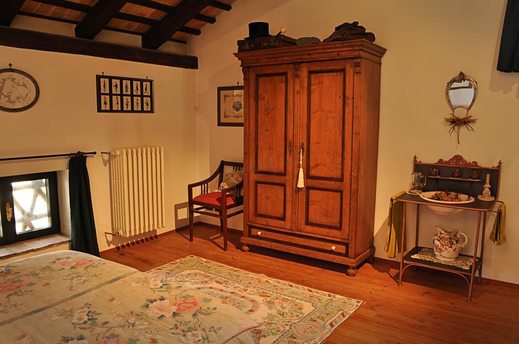Strassoldo B&B Casa Medievale Del Mugnaio الغرفة الصورة